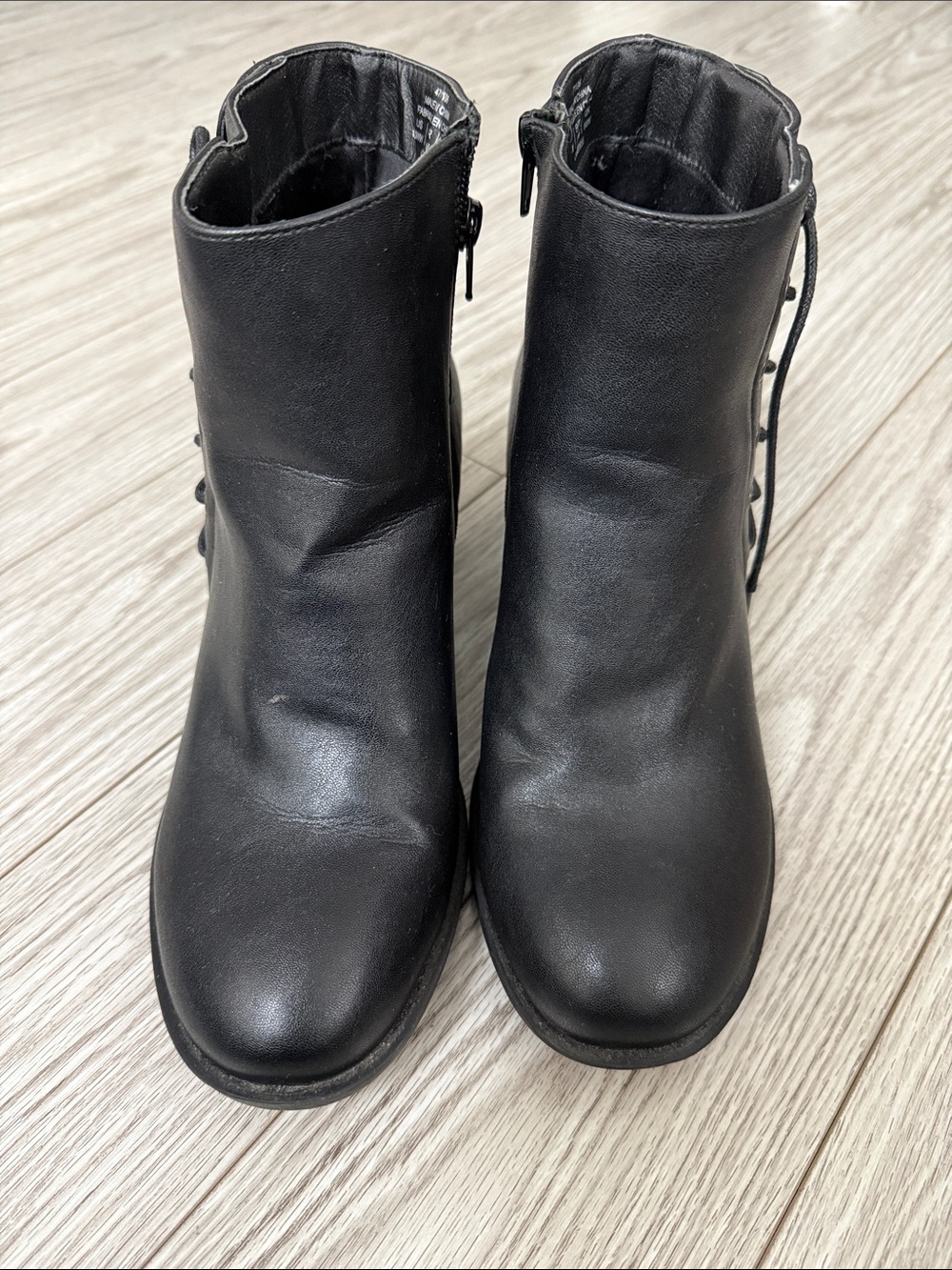 📍 Torrid Faux Leather Ankle Boots